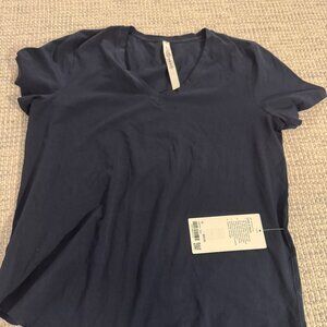 NWT Lululemon Love V neck Tee sz 12 Navy